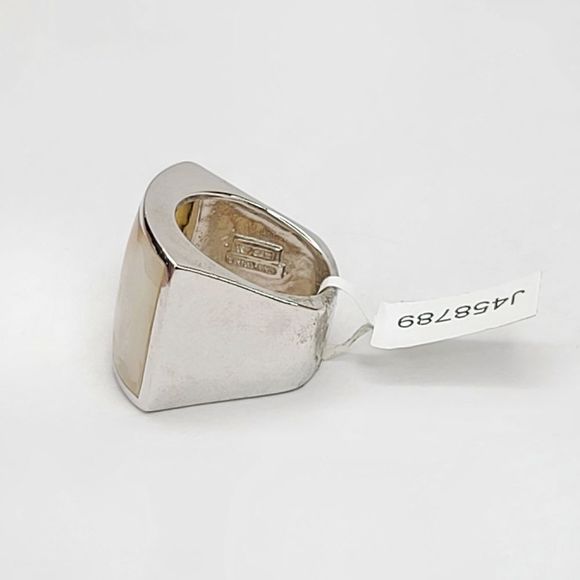 Chapal Zenray | Sterling Silver Mother of Pearl Rectangular Ring | 8 - Picture 3 of 10